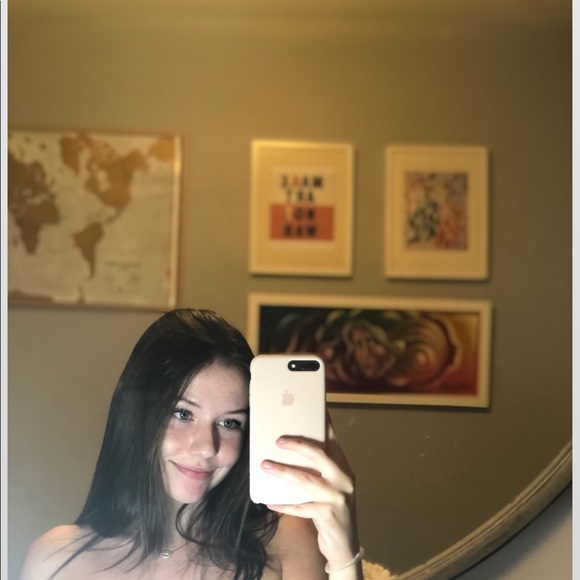 Meet your Posher, Ciara - Picture 1 of 1